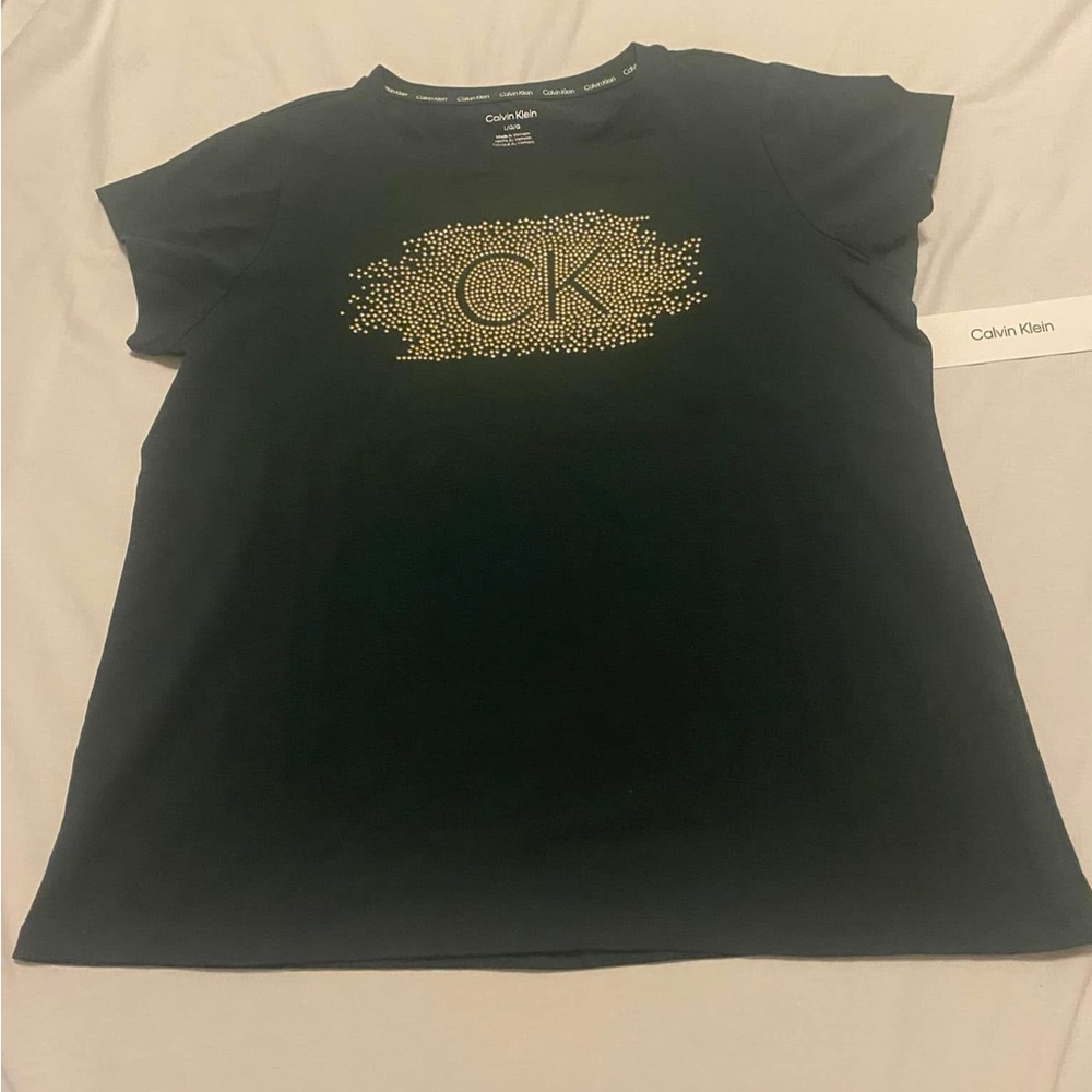 Never worn. Smoke and pet free home.